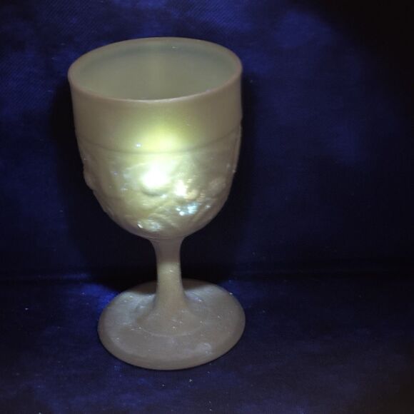 4 Vintage Hobbs Brockunier Blackberry Pattern Wine/Water Goblets Chalice EAPG UV - Picture 2 of 8